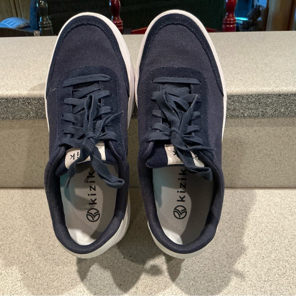 Womens like new Kizik shoes